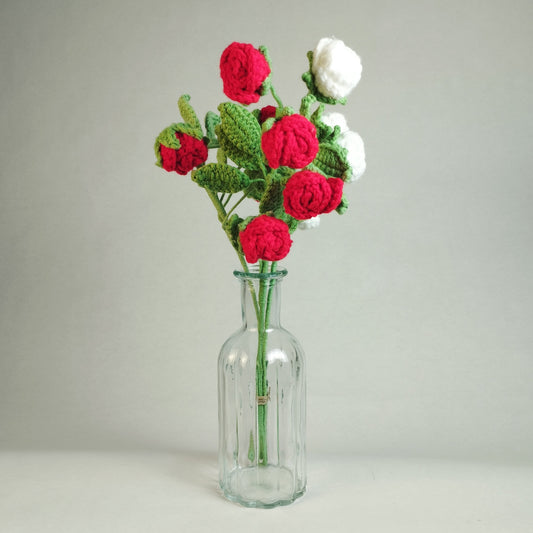 Brassée de roses en laine